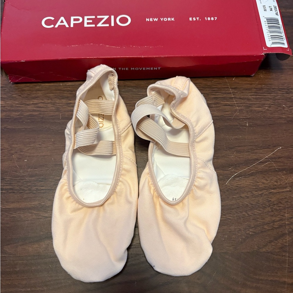 CAPEZIO Hanami 8.5 NIB light pink
